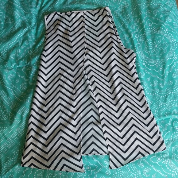 Chevron Split-Back Tank - Picture 2 of 4
